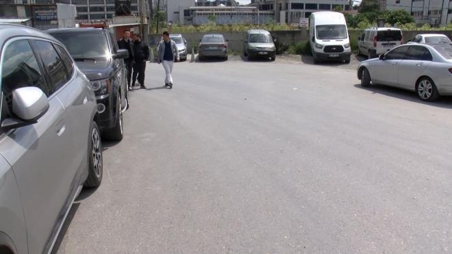 stanbul bir kadn, eski nianls tarafndan sokak ortasnda silahla ldrld. Olay saat 08.30 sralarnda Kkekmece ilesi Halkal Merkez Mahallesi Dereboyu Caddesi'nde meydana geldi.