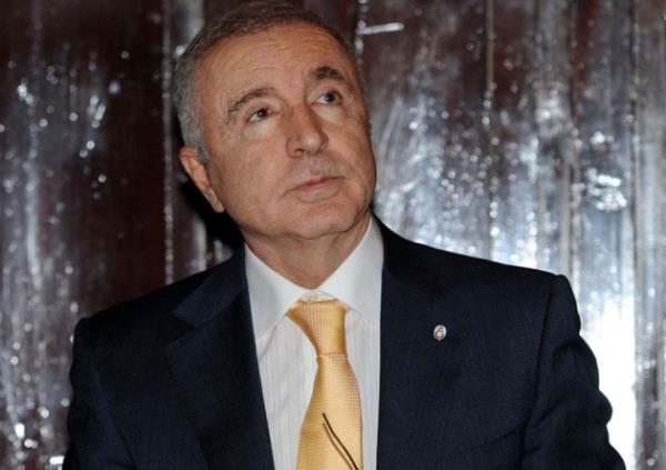 Bakan nal Aysal "Bakan olduum srece alrm. Kendisi de istedii srece kalr" dedii Terim ile nceki gn yollarn ayrd.