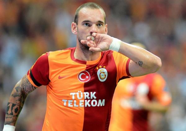 <p><b>ALMIYORUZ DED ALDI</b></p>  nal Aysal geen sezon Forlan, Reyes ve Ujfalusi'yi transfer etmek iin yaptklar seyahatle ilgili eletiriler zerine talya'ya Sneijder'in transferine deil altyap almalar konusunda grmeler iin gittiini syledi.(Ocak 2013)