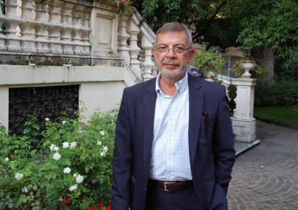 Aysal'n danman Blent Tulun; Roma Bykelisiyle, Lazio Bakan Lotito'nun evinde Burak transferi iin masaya oturdu. talyanlar teklifini ykseltmeyince transfer gereklemedi. Stankevicius ve Pereirinha, Terim'in gndemine hi gelmemiti.