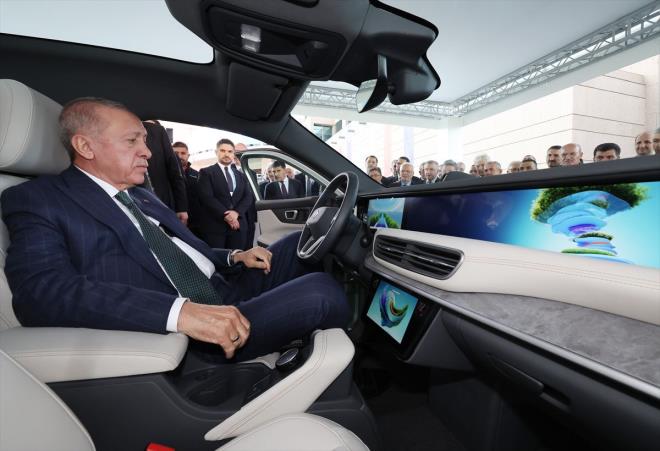 T10F, uzaktan gncellemelerle srekli kendini yenileyebilen src destek sistemleri sayesinde sr gvenlii ve konforunu en st seviyeye ykseltecek.    T10F, 2025 ylnn mart veya nisan aynda nce Trkiye'de sata sunulacak.  T10F modelinin de T10X gibi Trkiye'de pazara sunulmasnn ardndan Avrupa'da sata kmas ngrlyor.