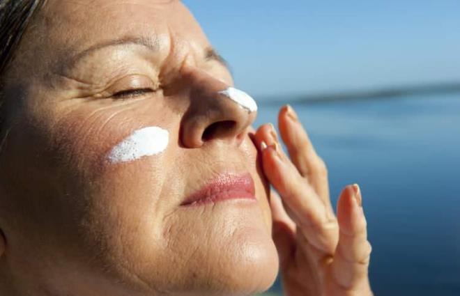 3- GNE KREM KULLANMAMAK    Gne kremi srmeyi ihmal etmek byk bir hatadr.