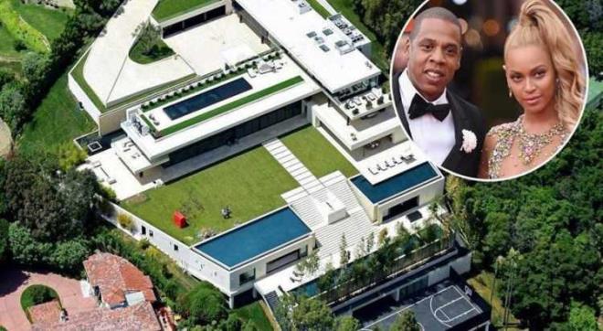 Kimisi doayla i ie olabilecei geni ve ferah evleri tercih ederken kimi isimler de metropol hayatn hzn doyasya yaamak istiyor. Milyonluk evleriyle sk sk gndem olan bu isimlerin evlerini yakndan grmeye ne dersiniz?