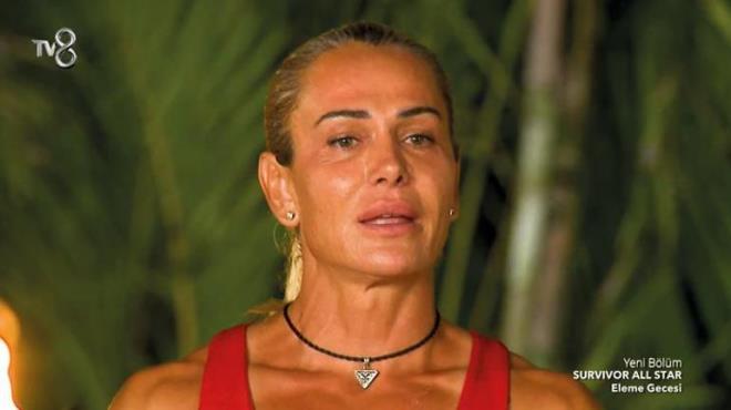 'SAKATLIIMLA DSKALFYE OLUP GTMEK STEMEDM'  <p>  Konuurken delloya sakat kmak zorunda kald iin gzyalarn tutamayan Nagihan Karadere, "ncelikle sevenlerimden zr diliyorum. Onlarn benden beklentileri vard. Benim bama gelen pimi tavuun bana gelmemitir bu sezon ama her eye razym. Son durak, rakibim ok gl. Onunla savamaktan, mcadele etmekten gurur duyuyorum. Sonu ne olursa olsun, sakatlmla diskalifiye olup gitmek istemedim. Yryerek geleceim, kendimi riske atmadan yapabildiimi yapmaya alacam" dedi.