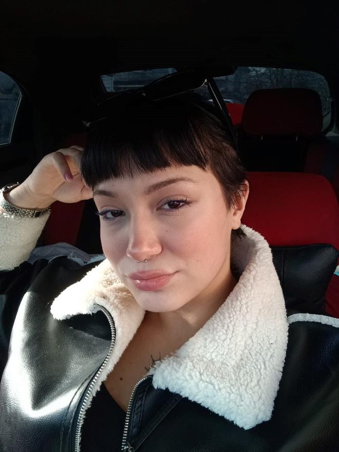 Rmeysa'nn bu srada baygnlk geirdii, T.A'nn ise gen kzn ldn zannederek cesetten kurtulmak amacyla hareket ettii ve kamyonetin el frenini indirmesi neticesinde aracn yaklak 100 metrelik uuruma dt ortaya kt.