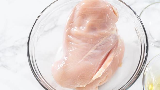 DONMU TAVUK NEDEN SICAK SUDA ZLMEMEL?  <p>  Donmu tavuun scak suda zlmesi zararl olarak belirtiliyor. Bu nedenle birok insan, ''Donmu tavuk neden scak suda zlmemeli?'' sorusunu merak ediyor.