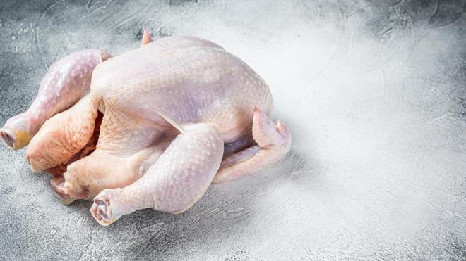 Donmu tavuk zmenin pek ok farkl yntemi bulunuyor. Ayrca bu yntemlerden biri, buzdolabnda bekletmek olarak n plana kyor.