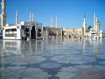 <p><b>12-Suudi Arabistan</b></p>    Mslman nfusu: 26,417,599    <p>Mslman oran: 100%</p>