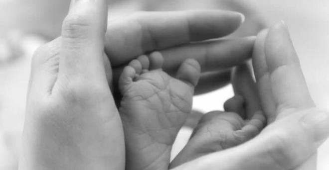 Brno'daki niversite Hastanesi, bebek Eliska'nn 15 Austos'ta 2,1 kg arlnda ve 42 cm boyunda doduu ve taburcu edilerek babas tarafndan eve gtrld akland.