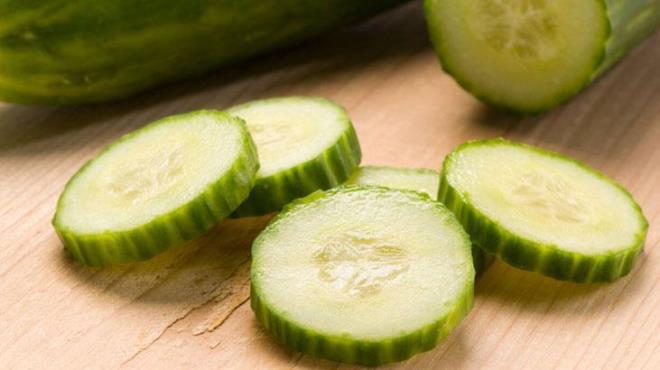 Sabahlar ar yiyecekler yemek yerine, hafif ve besleyici bir eyler tketmek isteyenler iin salatalk mkemmel bir tercih olacaktr. Ayrca salatalk, sindirimi kolaylatrr. erdii lifler sayesinde barsak hareketlerini dzenler ve kabzlk gibi sindirim sorunlarn nlemeye yardmc olur.