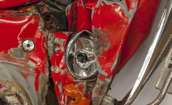 Eskiden defter arasna konulan ieklerin yllar sonra ald halden esinlenerek balad almasnda, gerek arabalar kullanmas serginin ilgi ekiciliini artrd.