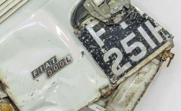 Eskiden defter arasna konulan ieklerin yllar sonra ald halden esinlenerek balad almasnda, gerek arabalar kullanmas serginin ilgi ekiciliini artrd.