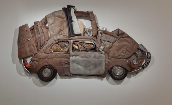 'Preslenmi iekler' isimli alma tamamen gerek otomobiller preslenerek hazrland.