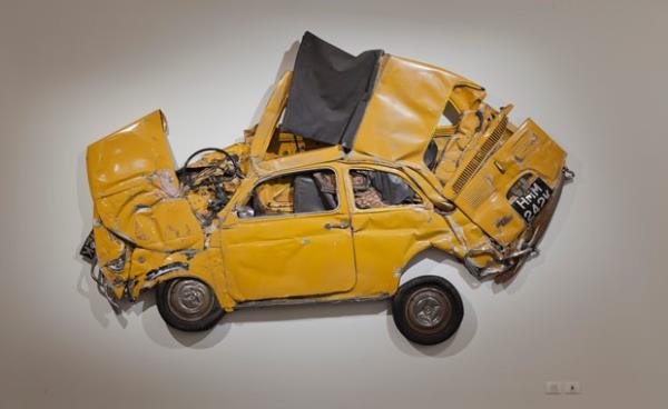 Eskiden defter arasna konulan ieklerin yllar sonra ald halden esinlenerek balad almasnda, gerek arabalar kullanmas serginin ilgi ekiciliini artrd.