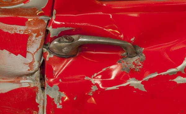 Eskiden defter arasna konulan ieklerin yllar sonra ald halden esinlenerek balad almasnda, gerek arabalar kullanmas serginin ilgi ekiciliini artrd.