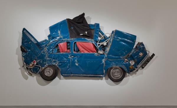 Eskiden defter arasna konulan ieklerin yllar sonra ald halden esinlenerek balad almasnda, gerek arabalar kullanmas serginin ilgi ekiciliini artrd.