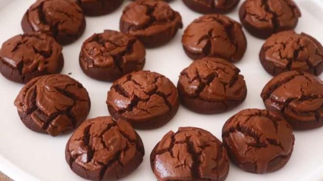 Malzemeler<br>    150 gram eritilmi margarin    1 su barda pudra ekeri    1 yumurta    1 paket vanilya