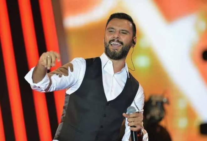 nl arkc, "2 yeni arkm var. kimize Birden'i yazan Mert Ekren ok gzel bir ark yollad bana, en gzel arklarmdan biri olacak. Bayrama yetitireceim. Artk albm yapan ok yok.