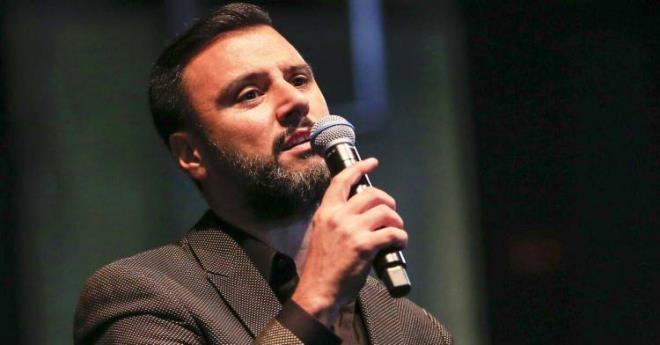 kimize Birden tekrar gndemde. Mert Demir okudu. Onunla birlikte arkm yeniden parlad." dedi.