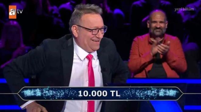 Tavrlar ve enerjisiyle dikkat eken yarmac, ikinci baraj sorusuna kadar ilerlemeyi baard. Drdnc soruya doru cevap verdikten sonra heyecanlanan yarmac "ov balasn Kenan Bey" szleriyle hem nl sunucuyu hem de izleyicileri gldrd.