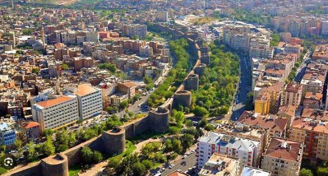Diyarbakr<br>  Nfusu 1.804.880 olan Diyarbakr?da bulunan mutsuz insanlarn il nfusuna oran yzde 24,75.