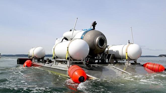 Patlamayla ilgili soruturma hala devam ediyor ancak OceanGate'in eski Deniz Operasyonlar Mdr David Lochridge, patlamadan nce gvenlik endielerini dile getirmiti.    2018'de alan bir davada Lochridge, gvdenin tasarm ve test edilmesiyle ilgili endielerini dile getirdii iin kovulduunu syledi.    OceanGate, patlamann ardndan soruturmada ibirlii yapma sz verdi ve operasyonlar askya ald.