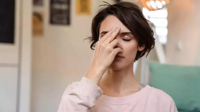 bn-i Sina aslar ncesinden birok farkl hastaln tedavisi iin almalar gerekletirdi. Ayrca nl hekim El-Kanun fi't-Tb isimli kitabnda, zeka ve hafzay glendirebilen baz besin nerilerinde de bulundu.