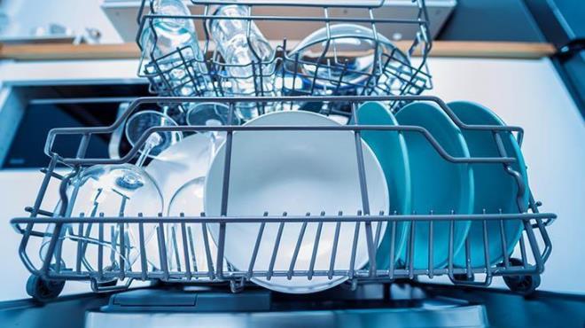 Biriken yemek artklar bulak makinelerinde kt kokuya sebebiyet verebilir. Fakat birka basit yntemle bu kokulardan arnmak mmkn. Peki nasl?