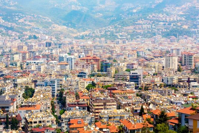 Emlak Konut Genel Mdr Cengiz Erdem, kurumun yeni konut kampanyasna ilikin ayrntlarn aklad.  <p>  Erdem, Trkiye'nin istikrarl ekonomisinin glenmesinde ve dnyann ilk 10 ekonomisi arasna girmesinde inaat sektrnn her zaman nemli bir rol oynadn ve oynamaya devam edeceini kaydetti.