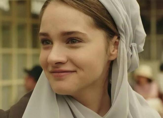 Medcezir dizisinde "Beren Beylice" karakterini canlandran oyuncu asl kn Vatanm Sensin dizisindeki "Hilal" karakteriyle yapmtr.