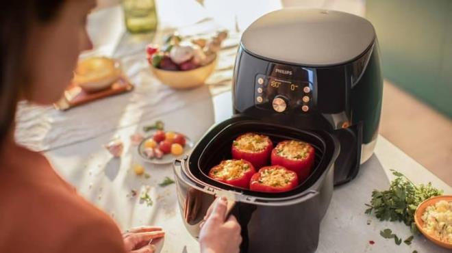 Airfryer mutfaklarn bakesine yerlemi durumunda olan elektronik aletlerin banda yer alyor. Yan en az kullanarak piirme tekniiyle popler haline gelen airfryer makineleri kullanrken yaplan hatalar dikkat ekiyor.