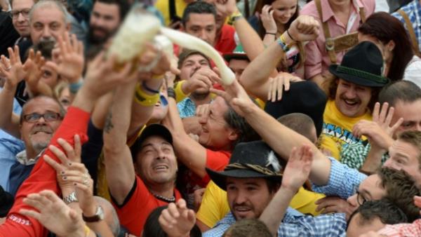 Trk seyahatseverlerin yantlarna gre ngilizlerden sonra Almanlar ve Ruslar en iyi yabanc dil konuan milletler olarak sralanyor.