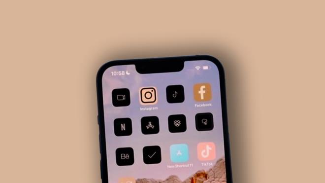 UYGULAMA SMGELERNN RENKLER DETRLEBLECEK    iOS 18'in ayrca daha zelletirilebilir bir Ana Ekran sunmas bekleniyor.    Kullanclar uygulama simgelerini zgarann herhangi bir yerine yerletirme ve uygulama simge renklerini deitirme zgrlne sahip olacak.