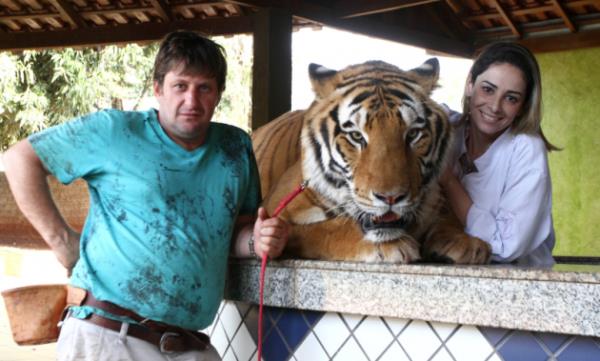 Borges, kaplanlar her gn kendi elleriyle besliyor.