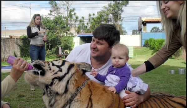 7 kaplanla ayn evde yayorlar