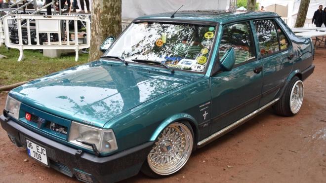 ocukluundan beri farkl modellerdeki otomobillere ilgi duyan 42 yandaki Solmaz, yaklak 7 ylda 1968, 1976, 1977 ve 1998 model otomobillerle koleksiyon oluturdu.