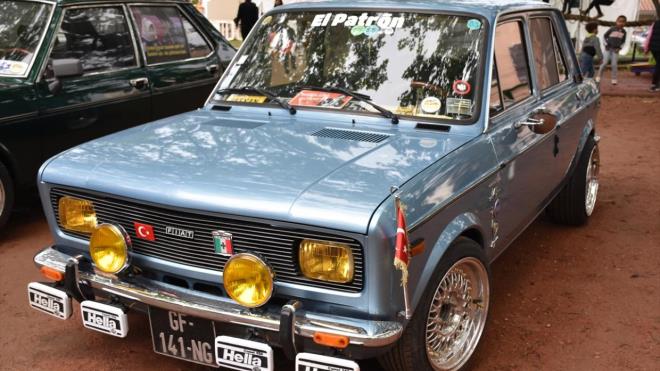 Solmaz, otomobili aldktan sonra modifiyesini de kendisinin yaptn ifade ederek, "Otomobilin sahibi vefat etmi, ocuklar da 22 yl boyunca satmaya kyamamlar ama sonradan internete ilan vermiler, gittim, satn aldm. Bunun maliyeti 12 bin avroyu buldu. Kendi yaptklarm hesaplamyorum, sadece para olarak yaptm masraflar bu. Aksesuarlarn, tekerlerini, jantlarn komple kendim yaptm. Sonra Trkiye`de bizim `Hac Murat` dediimiz Fiat 124 buldum." dedi.