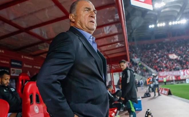 "Trkiye'nin imparatorunun kim olduunu gstermek istiyorum"<p>  Ayrca Terim'in Bakan Arat'a, "Mourinho'ya Trkiye'nin imparatorunun kim olduunu gstermek istiyorum" dedii iddia edildi.