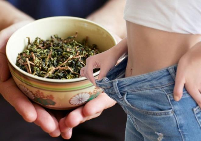 Salkl bir ekilde kilo vermek iin doru bir diyet ve spor programn uygulamanz gerekir. Bunun yan sra doann gcnden ve bitkilerin faydalarndan da destek alabilirsiniz. Beslenme ve Diyet Uzmanlar arasnda da popler olan yeil ay, metabolizmay hzlandrarak ya yakmn destekleyen en gl aylardan biri. yle ki sadece kilo vermenize destek olmuyor, salnza da nemli faydalar salyor.