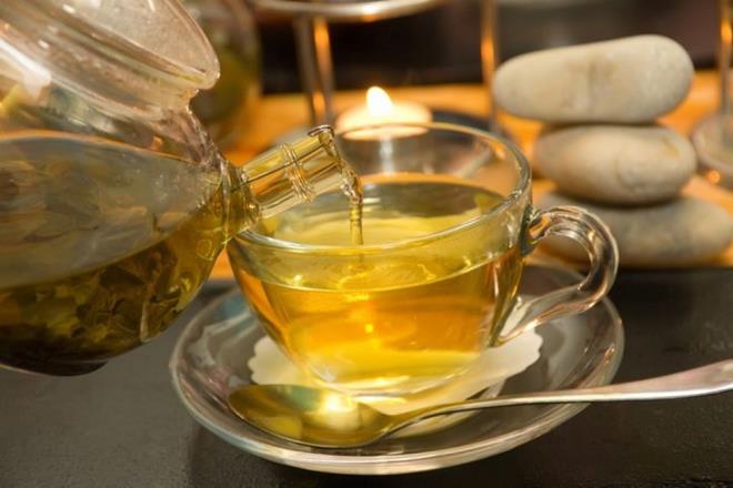 METEBOLZMAYI HIZLANDIRIR    Yeil ayn ierdii baz bileenler, metabolizmann hzlanmasna ve ya yakmnn artmasna yardmc olabilir. Bu nedenle, kilo kayb veya kilo kontrol hedeflerine yardmc olabilir. erdii kafein ve L-theanine gibi bileenler, beyin fonksiyonlarn artrabilir, odaklanmay ve dikkati artrabilir, ayrca zihinsel performans gelitirebilir.