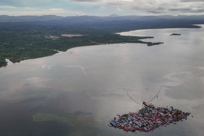 Panama'nn Karayip kylarndaki bir ada olan Gardi Sugdub'da, Gunas halk deniz seviyesinin ykselmesiyle blgeyi terk etmek zorunda kalyor.