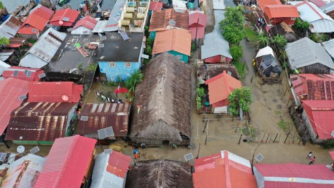 Karayipler'deki Guna Yala takmadalarn oluturan 365 adadan biri olan Carti Sugdupu, ayn zamanda suyun ykselmesiyle batmaya balayan adalardan biri.