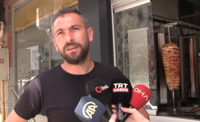 G��t�rk, motokuryenin geri getirdi�i yeme�i sahipsiz hayvanlara verdiklerini anlatt�.  Pide salonu i�letmecisi Erdal Girgin de kurye arad���nda olaydan haberdar oldu�unu dile getirerek, ma�duriyet ya�ad�klar�n� ifade etti.