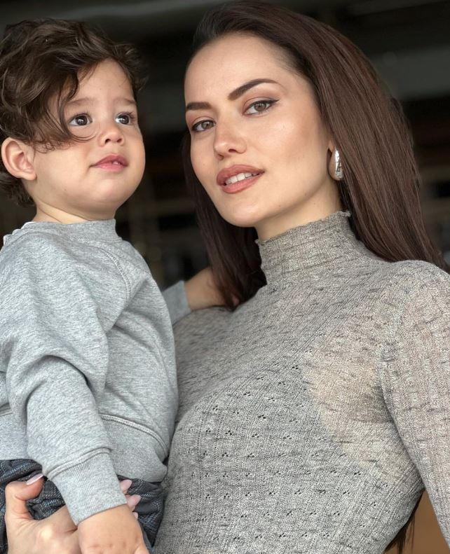 Mutlu evlilikleriyle sanat camiasnn en gzde iftlerinden biri olan Burak zivit ve Fahriye Evcen 2019'da oullar Karan', 2023'te de ikinci oullar Kerem'i kucaklarna almann mutluluunu yaamt.