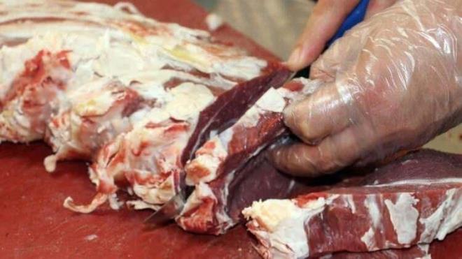 zellikle hayvann alnmas, kesilmesi, saklanmas ve tketilmesine kadar hijyene nem vermek gerekiyor. Kurbanlklarn kulaklarnda kpe olup, olmadna dikkat etmek gerekiyor. Kayt altnda olmal. Veteriner kontrolnde, belediye tarafndan belirlenen uygun alanlarda kesilmeli.