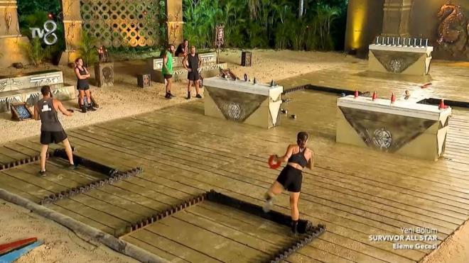 NEFSE - ATAKAN    lk delloda Avatar Atakan ile Nefise mcadele etti. Bu dellonun kazanan 5-4'lk skorla Atakan oldu ve adada kalmay garantiledi.