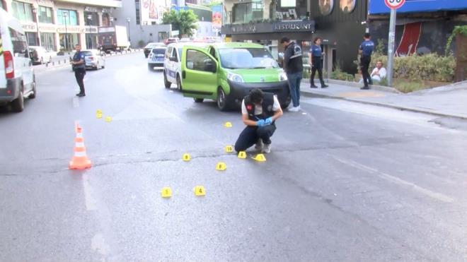 stanbul'un Beikta ilesi Nisbetiye Caddesi zerindeki bir elence mekanna giden Zeynel B. iddiaya gre bir ark alnmasn istedi. stei yerine getirilmeyince ieridekilerle tartarak mekandan ayrld.