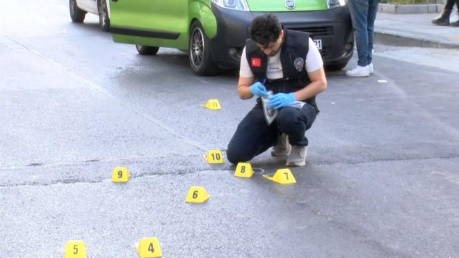 Alan atete mit Y., Abdullah . ve Cengiz A. yaraland. Saldrgan ise hzla olay yerinden kat.