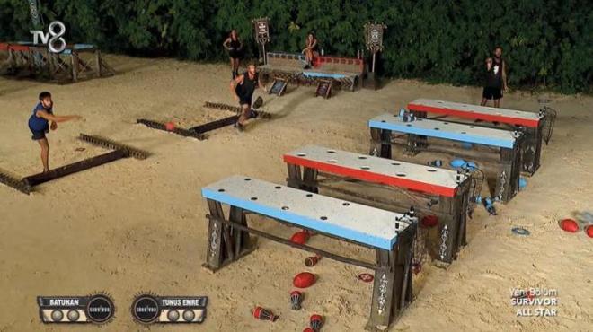 DOKUNULMAZLIK KOLYES<p>    Survivor All Star'da zorlu geen dokunulmazlk oyununda kolyenin sahibi Batuhan Karacakaya oldu.