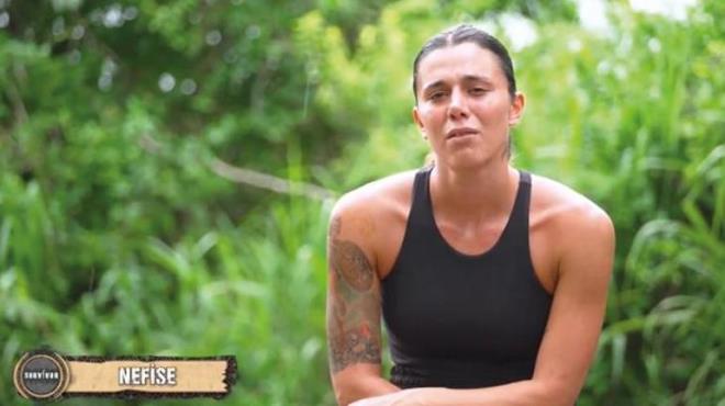 Nefise: Merve ablann ilk oyunlarda kendisi gibi atmadn dnyorum. ok isteksi grdm onu ilk oyunlarda ama oyun iinde olduum iin de ok gzlemleyemedim. Final yaptmz iin zldm ama profesyonelde bakmak gerekiyor.